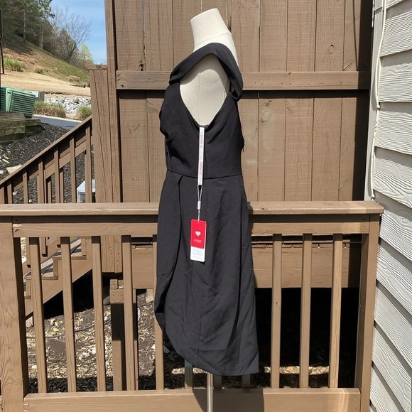 JJ’s House Sheath/Column Off the Shoulder Asymmetrical Cocktail Dress w/Ruffle - Picture 5 of 12